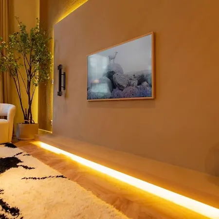 Newly Renovated Luxurious 200 Sqm Loft In Centre 公寓