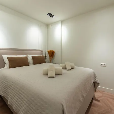 شقة Newly Renovated Luxurious 200 Sqm Loft In Centre *