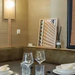 Newly Renovated Luxurious 200 Sqm Loft In Centre 公寓