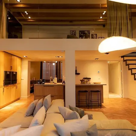 Newly Renovated Luxurious 200 Sqm Loft In Centre Apartment *
