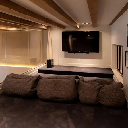 Apartment Newly Renovated Luxurious 200 Sqm Loft In Centre